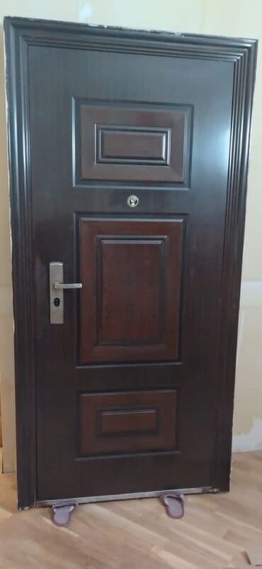 Dəmir giriş qapısı - Material: möhkəm metal konstruksiya, dekorativ lalafo.az -da Dəmir giriş qapısı - Material: möhkəm metal konstruksiya, dekorativ