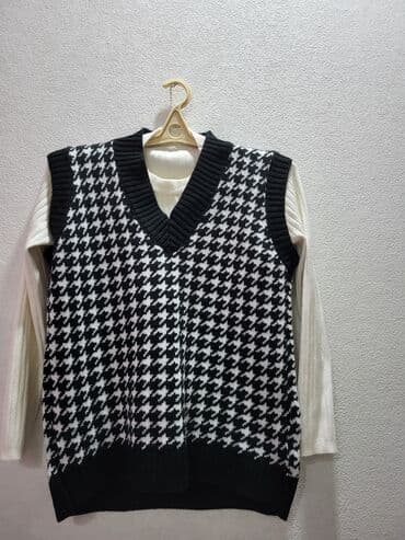 Bitişik deyil dəst formada satılır. 42-44 razmer lalafo.az -da Bitişik deyil dəst formada satılır. 42-44 razmer