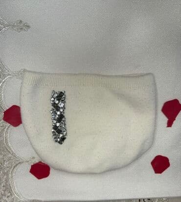 Qadın papağı – krem/ağ rəngdə, yumşaq trikotaj materialdan. Yarımay lalafo.az -da Qadın papağı – krem/ağ rəngdə, yumşaq trikotaj materialdan. Yarımay