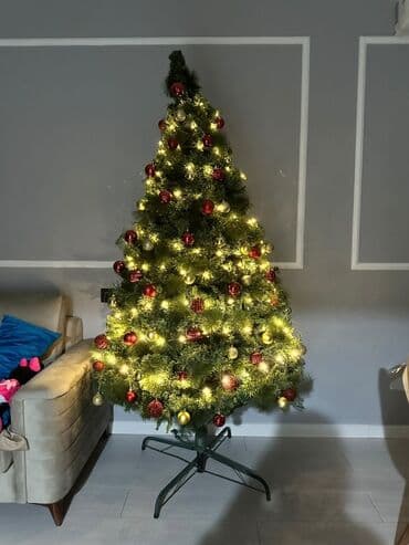 Bəzədilmiş süni Yeni il şam ağacı - 2,80 m hündürlük (şəkilə əsasən) lalafo.az -da Bəzədilmiş süni Yeni il şam ağacı - 2,80 m hündürlük (şəkilə əsasən)