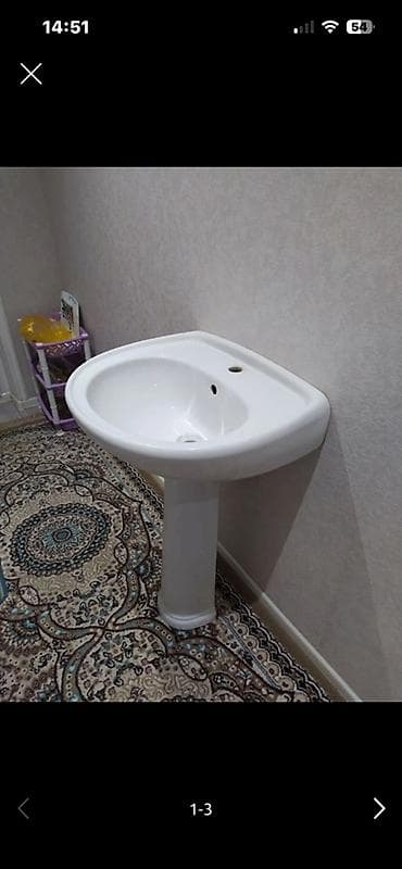 Ayaqaltılı divara bərkidilən keramika əl-üz yuma lavabosu - Material lalafo.az -da Ayaqaltılı divara bərkidilən keramika əl-üz yuma lavabosu - Material