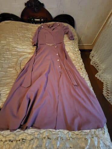 Bənövşəyi rəngdə, zərif maxi don. Yarıdairəvi ətəkli, axıcı kəsim. Üst lalafo.az -da Bənövşəyi rəngdə, zərif maxi don. Yarıdairəvi ətəkli, axıcı kəsim. Üst