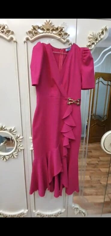 Zərif dizaynlı tünd çəhrayı ziyafət/gecə geyimi. - Yarımətəkli lalafo.az -da Zərif dizaynlı tünd çəhrayı ziyafət/gecə geyimi. - Yarımətəkli