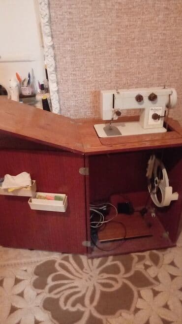 Tikililər və təmir işləri üçün mexaniki tikiş maşını olan şkaf-stol lalafo.az -da Tikililər və təmir işləri üçün mexaniki tikiş maşını olan şkaf-stol