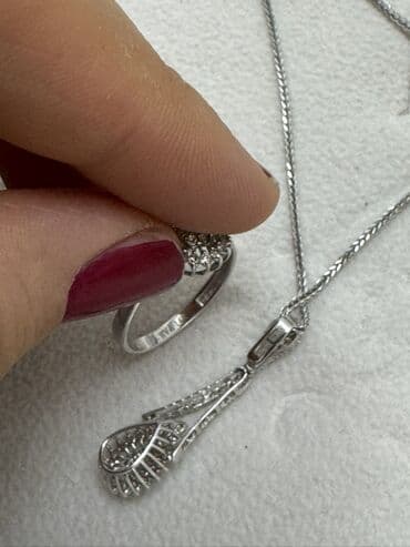 Dəstə daxildir: Üzük, Sırğa, Bilərzik, Ağ qızıl, 585 Əyar lalafo.az -da Dəstə daxildir: Üzük, Sırğa, Bilərzik, Ağ qızıl, 585 Əyar