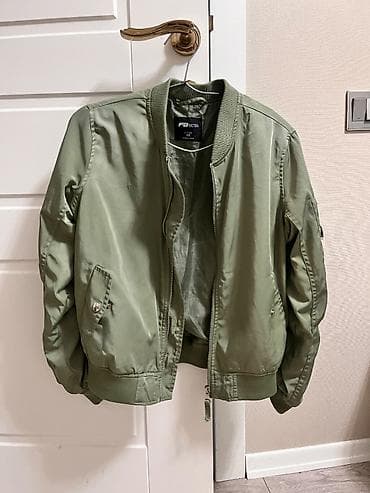 New yorkerden alınıb 1,2 defe geyinilib yeni kimidir . 💚 lalafo.az -da New yorkerden alınıb 1,2 defe geyinilib yeni kimidir . 💚