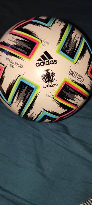 Evro adidas topu 2021. Matchda alınıb originaldı lalafo.az -da Evro adidas topu 2021. Matchda alınıb originaldı