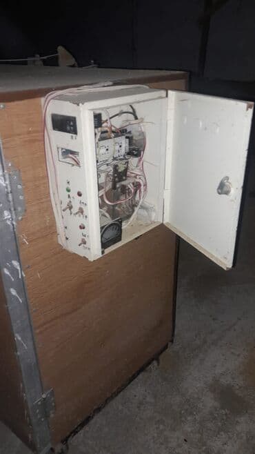 - Korpus: taxta/metal karkaslı, ön hissədə baxış pəncərəsi olan iki lalafo.az -da - Korpus: taxta/metal karkaslı, ön hissədə baxış pəncərəsi olan iki