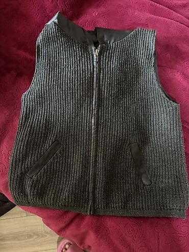 Toxunma kapüşonlu jilet - Rəng: tünd boz - Material: qalın rib lalafo.az -da Toxunma kapüşonlu jilet - Rəng: tünd boz - Material: qalın rib