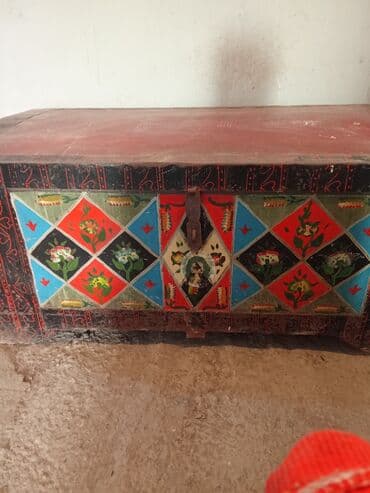 Əl işləri ilə bəzədilmiş taxta sandıq - Material: masif taxta - Üst lalafo.az -da Əl işləri ilə bəzədilmiş taxta sandıq - Material: masif taxta - Üst