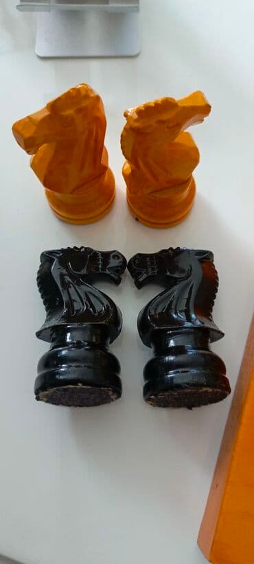 Dəbilqələr: Şəxsi kolleksiyadan.Ekskluziv-taxtanın iç tərəfində əfsanəvi Ukrayna lalafo.az -da — 28 Dəbilqələr: Şəxsi kolleksiyadan.Ekskluziv-taxtanın iç tərəfində əfsanəvi Ukrayna — 28