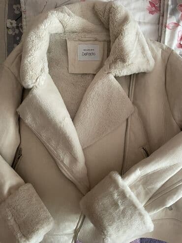 Brend: DeFacto Model: Qadın üçün süni xəz detallı kürklü jaket - lalafo.az -da Brend: DeFacto Model: Qadın üçün süni xəz detallı kürklü jaket -