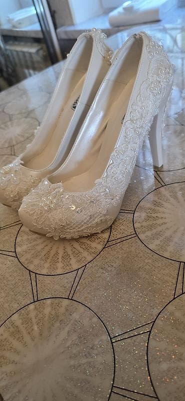 Gəlin ayaqqabısı – YENI. GUL MODA Istifade olunmayıb. - Rəng: südlü at lalafo.az Gəlin ayaqqabısı – YENI. GUL MODA Istifade olunmayıb. - Rəng: südlü