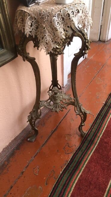 Antik dekorativ konsol/çiçəklik masa - Üslub: Rokoko/klassik – zəngin lalafo.az -da Antik dekorativ konsol/çiçəklik masa - Üslub: Rokoko/klassik – zəngin