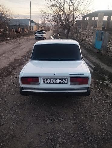 VAZ 2107 sedan, ağ rəng. - Kuzov: 4 qapılı, klassik kubik lalafo.az -da VAZ 2107 sedan, ağ rəng. - Kuzov: 4 qapılı, klassik kubik