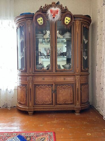 Klassik üslubda iri ölçülü vitrin-bufet - Material: təbii ağac və oyma lalafo.az -da Klassik üslubda iri ölçülü vitrin-bufet - Material: təbii ağac və oyma