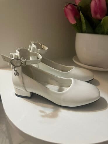 Ağ rəngli uşaq ayaqqabısı - Material: hamar, parlaq - Model: daban lalafo.az -da Ağ rəngli uşaq ayaqqabısı - Material: hamar, parlaq - Model: daban