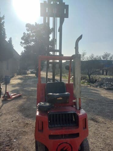 Yükgötürən (forklift) – qaldırıcı texnika - Rəng: qırmızı - Yanacaq lalafo.az -da — 5 Yükgötürən (forklift) – qaldırıcı texnika - Rəng: qırmızı - Yanacaq — 5