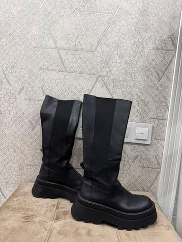 Qadın üçün qara dizə yaxın çəkmələr - Model: uzun şaftlı, yanları lalafo.az -da Qadın üçün qara dizə yaxın çəkmələr - Model: uzun şaftlı, yanları