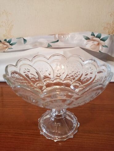 Şüşə qab – ayaqlı meyvə/gülab qabı - Material: qalın, şəffaf şüşə - lalafo.az -da Şüşə qab – ayaqlı meyvə/gülab qabı - Material: qalın, şəffaf şüşə -