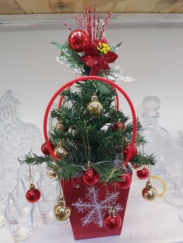 Tamanen el isidi Masaüstü yeni il kompozisiyası – süni şam ağacı - lalafo.az -da Tamanen el isidi Masaüstü yeni il kompozisiyası – süni şam ağacı -