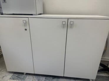 Ağ rəngli, minimal dizayna malik üç qapılı şkaf. - Material lalafo.az -da Ağ rəngli, minimal dizayna malik üç qapılı şkaf. - Material