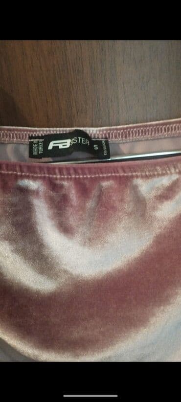 Qadın geyim dəsti - Qol: Uzunqol, açıq çiyin kəsimli məxmər (velvet) lalafo.az -da Qadın geyim dəsti - Qol: Uzunqol, açıq çiyin kəsimli məxmər (velvet)