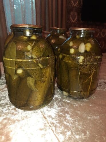 Ləpələr: Şüşə bankalarda pomidor turşusu satışa çıxarılır. Hər bankada qırmızı lalafo.az -da — 7 Ləpələr: Şüşə bankalarda pomidor turşusu satışa çıxarılır. Hər bankada qırmızı — 7