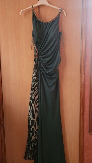 Ziyafət paltarı, əyində çox gözəl oturur, arxası şleyfli. 1 dəfə toya lalafo.az -da Ziyafət paltarı, əyində çox gözəl oturur, arxası şleyfli. 1 dəfə toya