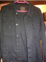 Cins qara Pencek kurtka vetrovka model .M razmer cox gozel qalir lalafo.az -da Cins qara Pencek kurtka vetrovka model .M razmer cox gozel qalir