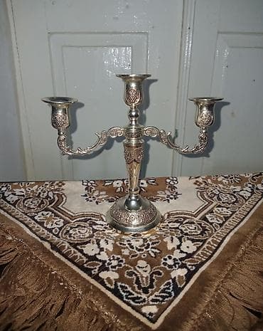 Üç şamlı klassik kandelabr - Material: metal ərinti, parlaq gümüşü lalafo.az -da Üç şamlı klassik kandelabr - Material: metal ərinti, parlaq gümüşü