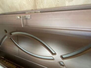 Metall qapı – dekorativ şüşə əlavəli - Material: möhkəm metal korpus lalafo.az -da Metall qapı – dekorativ şüşə əlavəli - Material: möhkəm metal korpus