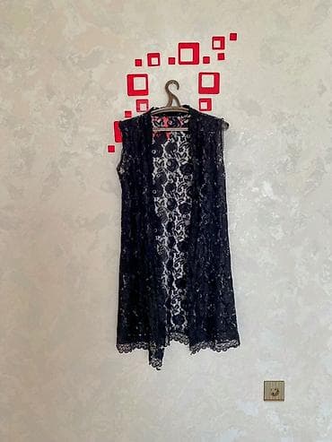 Qara krujeva kaftan/kardiqan - Model: qolsuz, açıq önlü, yüngül üst at lalafo.az Qara krujeva kaftan/kardiqan - Model: qolsuz, açıq önlü, yüngül üst