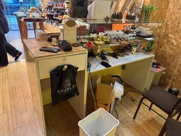 Mağaza ev və ya ofisinin üçün dəmir dekor vitrin - 2 ədəd Reseption 1 lalafo.az -da Mağaza ev və ya ofisinin üçün dəmir dekor vitrin - 2 ədəd Reseption 1