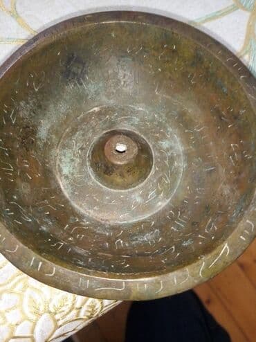 Salam qədimi qab 40 açar ystynde ərəb dilində yazılar var qiymət 100 lalafo.az -da Salam qədimi qab 40 açar ystynde ərəb dilində yazılar var qiymət 100