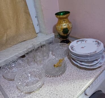 Bu dəstə şüşə materialdan hazırlanmış müxtəlif ölçülü qablar daxildir lalafo.az -da Bu dəstə şüşə materialdan hazırlanmış müxtəlif ölçülü qablar daxildir