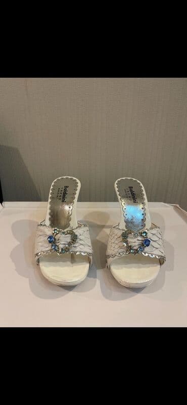 Balenciaga, Ölçü: 35, rəng - Ağ, İşlənmiş lalafo.az -da Balenciaga, Ölçü: 35, rəng - Ağ, İşlənmiş