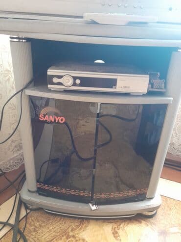 İşlənmiş, Düz TV altlığı, Polkalı, Şüşəli lalafo.az -da İşlənmiş, Düz TV altlığı, Polkalı, Şüşəli