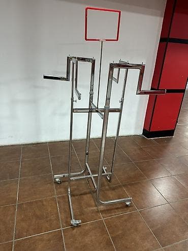 Tənzimlənən metal paltar asılqanı. Bu asılqan kommersiya və ya lalafo.az -da Tənzimlənən metal paltar asılqanı. Bu asılqan kommersiya və ya