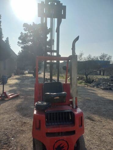 Yükgötürən (forklift) – qaldırıcı texnika - Rəng: qırmızı - Yanacaq lalafo.az -da — 6 Yükgötürən (forklift) – qaldırıcı texnika - Rəng: qırmızı - Yanacaq — 6