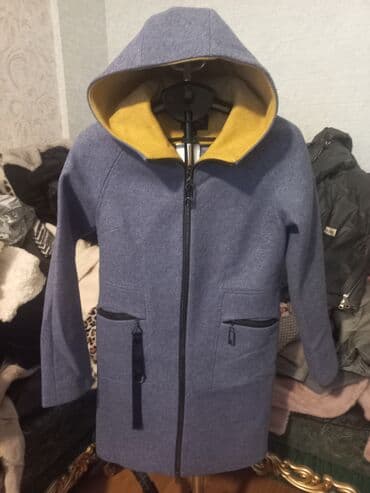 Qadın üçün kapüşonlu palto - Rəng: xarici hissə boz-mavi, kapüşonun lalafo.az -da Qadın üçün kapüşonlu palto - Rəng: xarici hissə boz-mavi, kapüşonun