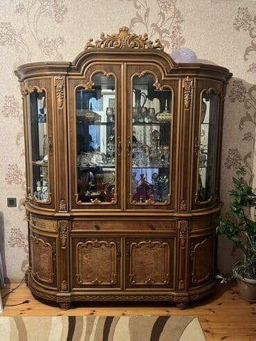 Klassik üslublu qonaq otağı mebel dəsti Tərkibi: - Vitrin-bufet: üst lalafo.az -da Klassik üslublu qonaq otağı mebel dəsti Tərkibi: - Vitrin-bufet: üst