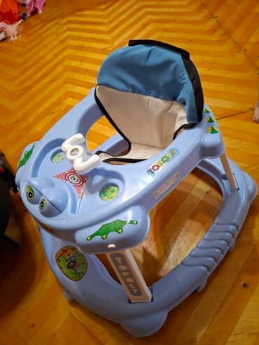 Mavi rəngdə Topoly markalı uşaq gəzdiricisi. Rahat oturacaq hissəsi və lalafo.az -da Mavi rəngdə Topoly markalı uşaq gəzdiricisi. Rahat oturacaq hissəsi və