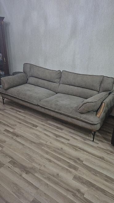 Müasir dizaynlı 3-yerlik divan - Rəng: boz (taupe tonlarında) at lalafo.az Müasir dizaynlı 3-yerlik divan - Rəng: boz (taupe tonlarında)