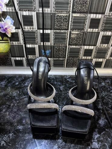 Qadın üçün yüksək daballı platforma sandal (poçtla ödənişsiz lalafo.az -da Qadın üçün yüksək daballı platforma sandal (poçtla ödənişsiz