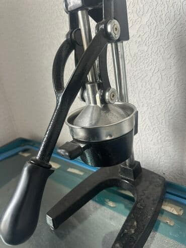 Manual sitrus şirəçəkən pres - Güclü metal gövdə və sabit U formalı lalafo.az -da Manual sitrus şirəçəkən pres - Güclü metal gövdə və sabit U formalı