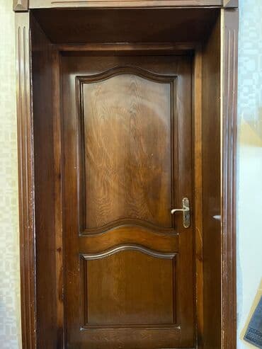 Daxili istifadə üçün nəzərdə tutulmuş bu taxta qapı klassik üslubda lalafo.az -da Daxili istifadə üçün nəzərdə tutulmuş bu taxta qapı klassik üslubda