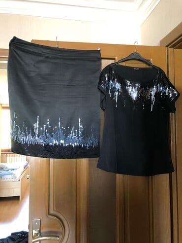 Qara rəngli iki parçadan ibarət dəst: - Yuxarı: qısaqol, dairəvi lalafo.az -da Qara rəngli iki parçadan ibarət dəst: - Yuxarı: qısaqol, dairəvi