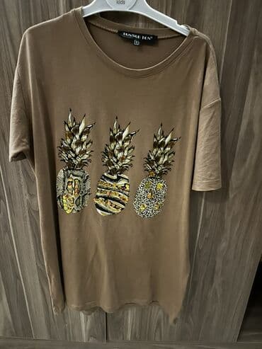 Qadın T-shirt - Rəng: tünd bej/karamel - Üz hissə: üç ədəd ananas lalafo.az -da Qadın T-shirt - Rəng: tünd bej/karamel - Üz hissə: üç ədəd ananas