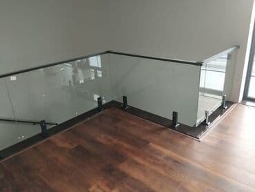 Лестничные перила: Şüşə məhəccər – pilləkən və balkonlar üçün • Dizayn: çərçivəsiz at lalafo.az — 2 Лестничные перила: Şüşə məhəccər – pilləkən və balkonlar üçün • Dizayn: çərçivəsiz — 2